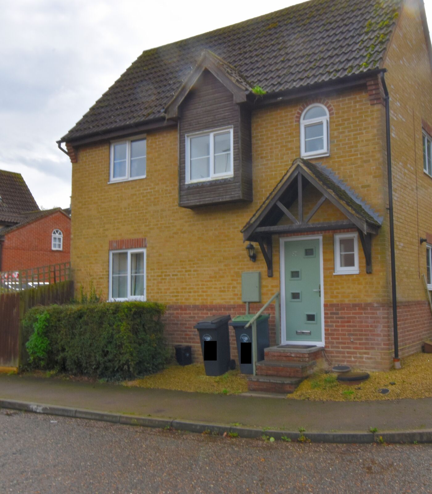 3 bedroom semi detached house to rent, Available unfurnished from 18/11/2024 Ash Grove, Dunmow, CM6, main image