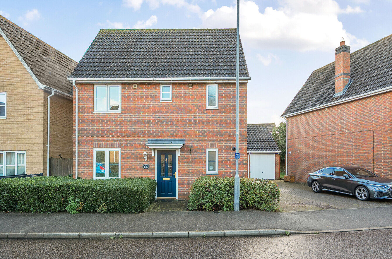 3 bedroom detached house for sale Willow Road, Dunmow, CM6, main image