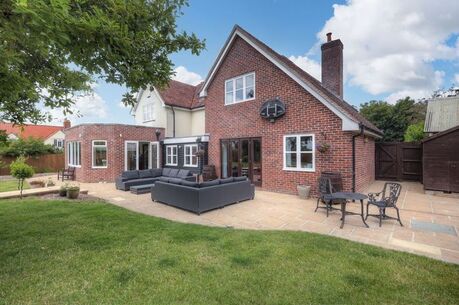 5 bedroom detached house for sale