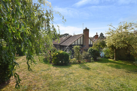 4 bedroom detached bungalow for sale