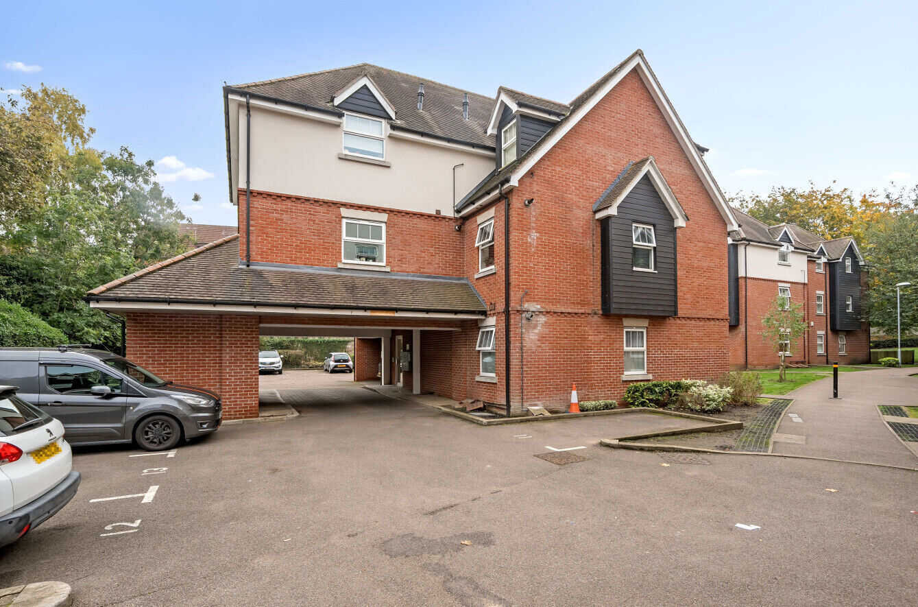 1 bedroom  flat for sale Heron Court, Bishop`s Stortford, CM23, main image