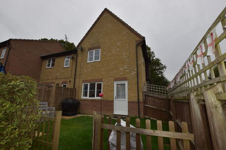 3 bedroom semi detached house to rent, Available unfurnished from 11/11/2024