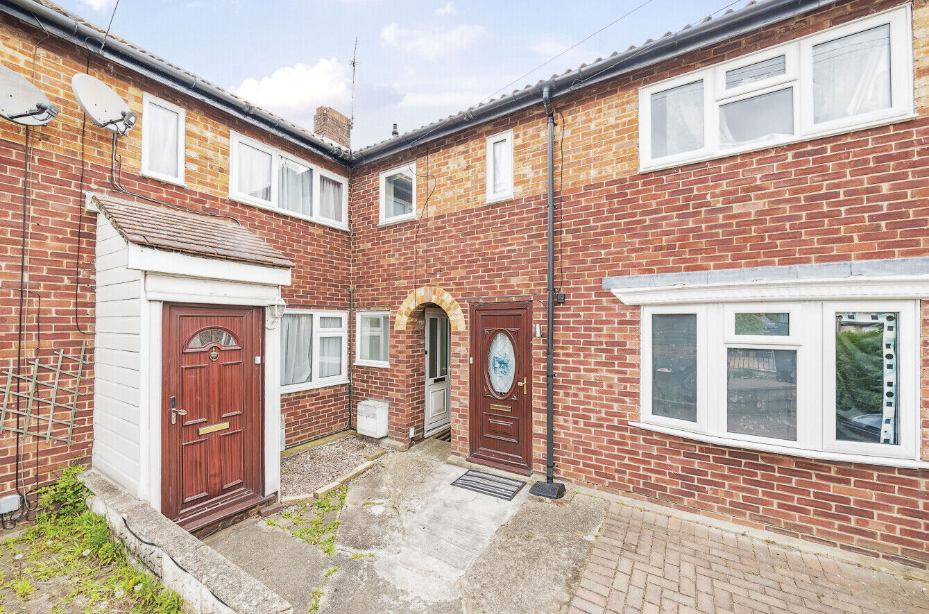 3 bedroom mid terraced house to rent, Available unfurnished from 13/11/2024 Patricia Gardens, Bishop's Stortford, CM23, main image