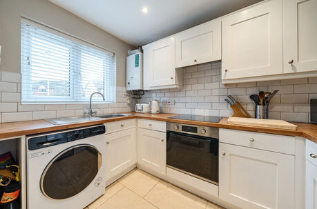 2 bedroom mid terraced house for sale