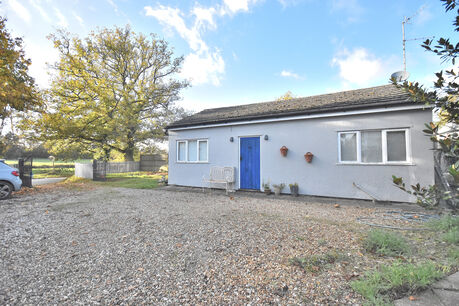 1 bedroom detached bungalow to rent, Available unfurnished from 14/12/2024