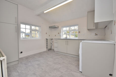 2 bedroom end terraced house to rent, Available unfurnished from 29/11/2024