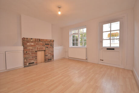 2 bedroom end terraced house to rent, Available unfurnished from 29/11/2024