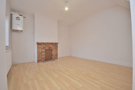 2 bedroom end terraced house to rent, Available unfurnished from 29/11/2024