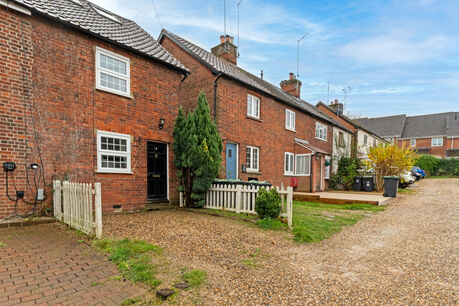 2 bedroom end terraced property for sale