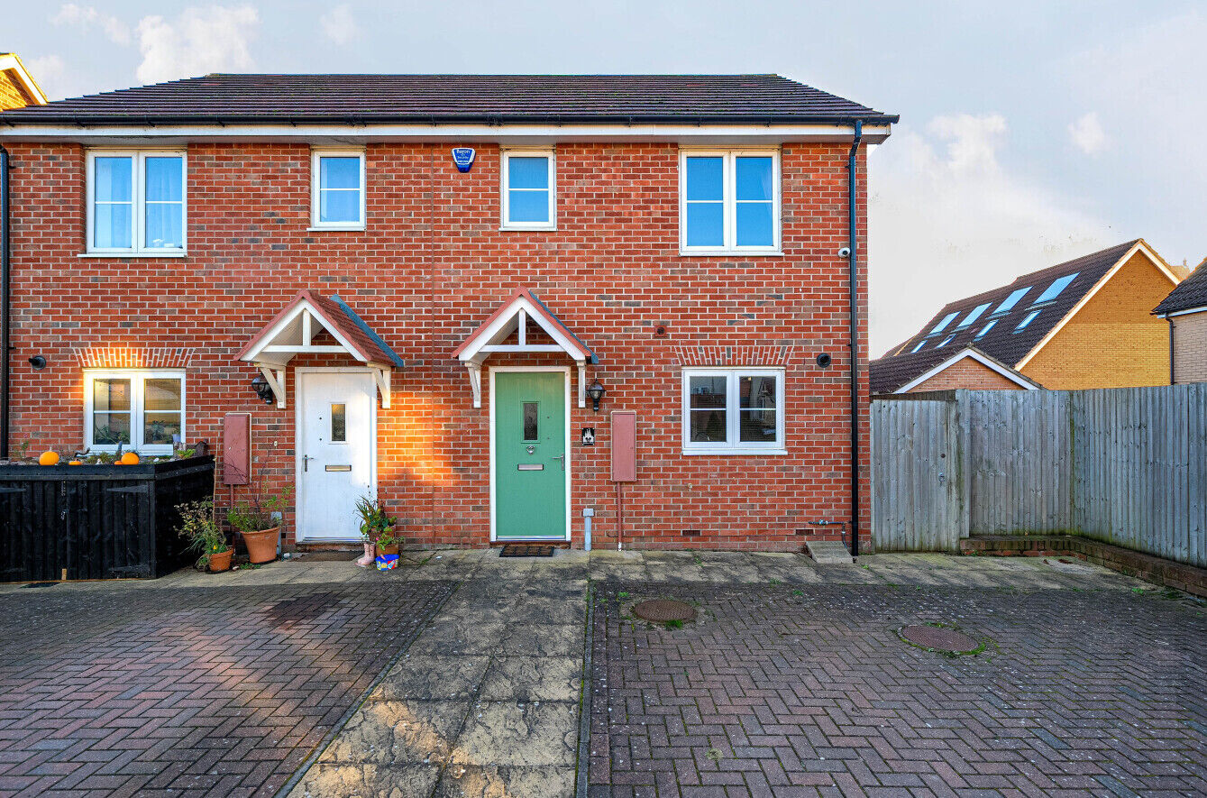 2 bedroom semi detached house for sale Howland Close, Saffron Walden, CB10, main image