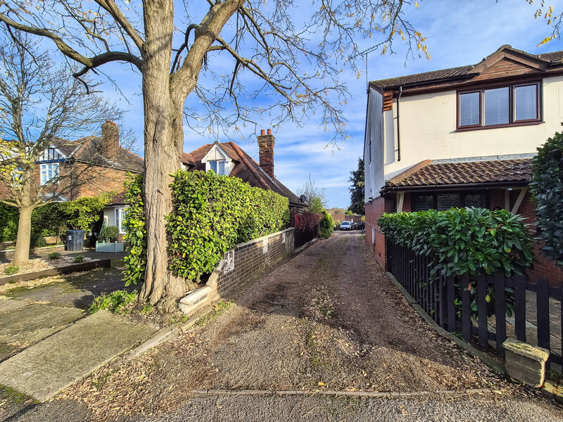 2 bedroom end terraced house to rent, Available unfurnished now