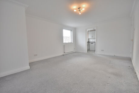 2 bedroom  flat to rent, Available unfurnished from 09/12/2024