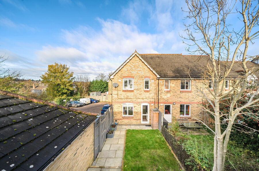 3 bedroom end terraced house for sale