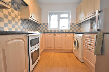 2 bedroom  flat to rent, Available unfurnished from 10/12/2024