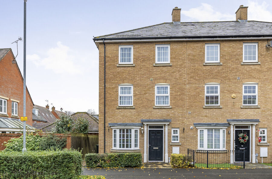 4 bedroom end terraced house for sale