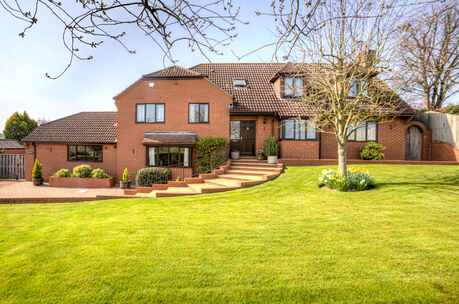 6 bedroom detached house for sale