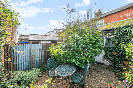 2 bedroom mid terraced house for sale