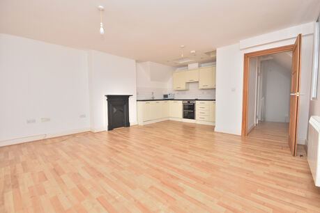 2 bedroom  flat to rent, Available unfurnished from 04/01/2025