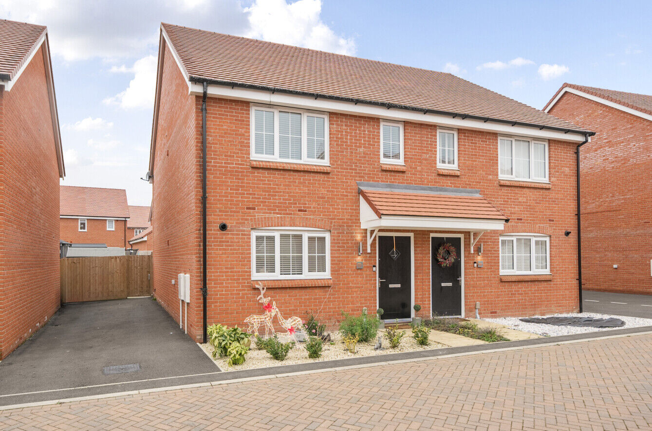 3 bedroom semi detached house for sale Stour Close, Dunmow, CM6, main image