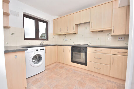 2 bedroom  house to rent, Available unfurnished from 13/01/2025