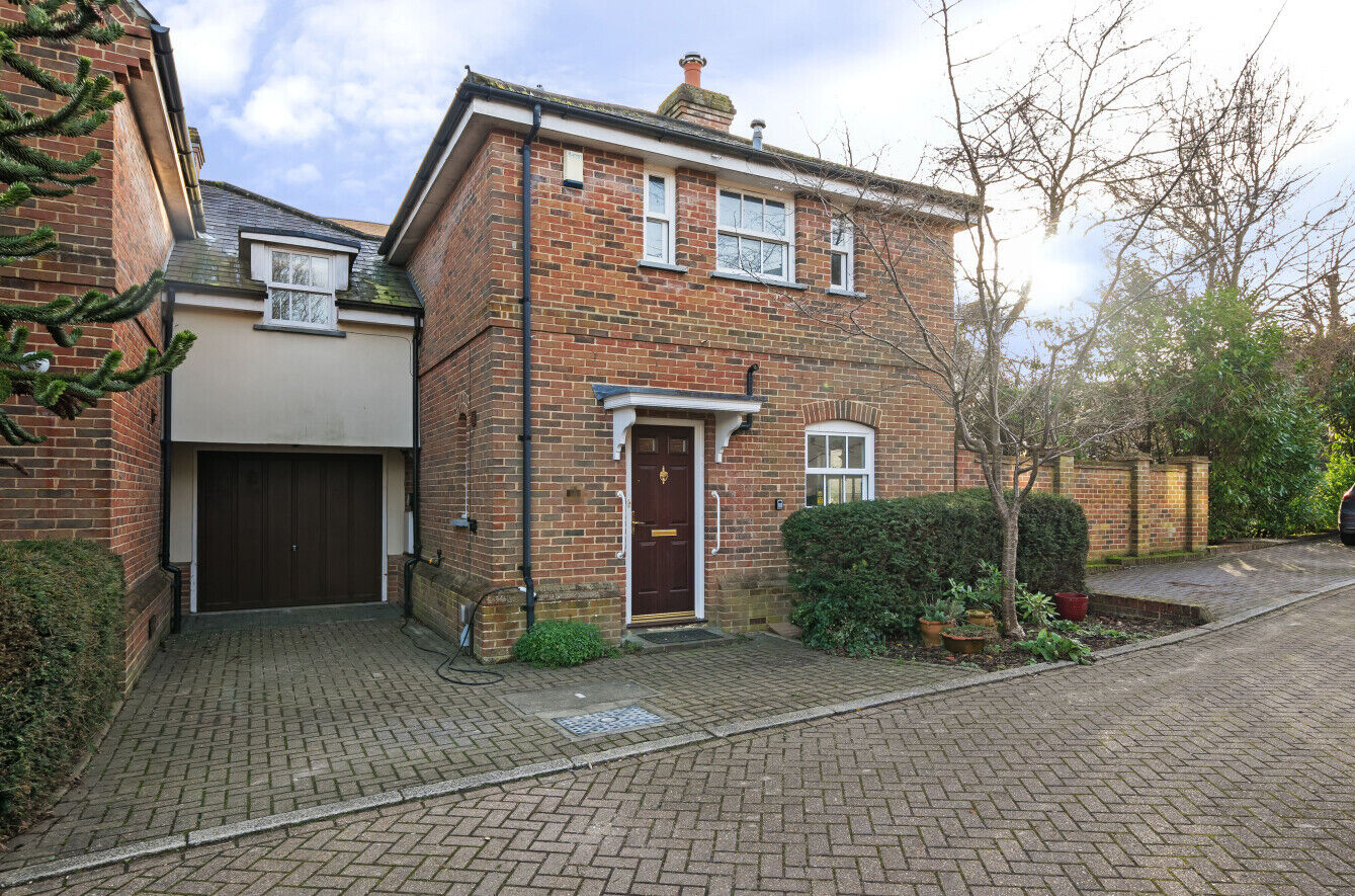 3 bedroom link detached house for sale Yew Tree Place, Bishop's Stortford, CM23, main image