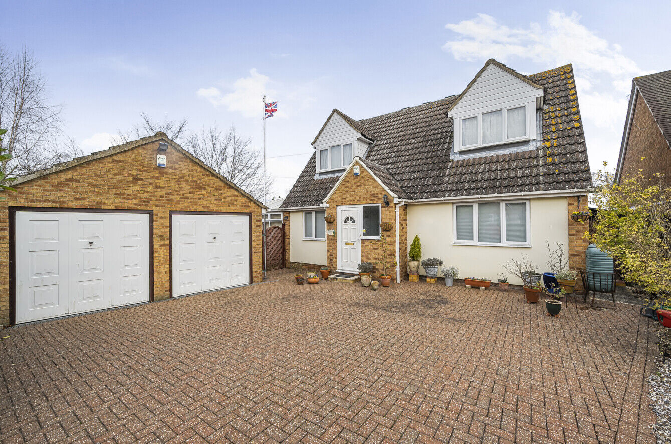 2 bedroom detached house for sale Birchanger Lane, Bishop's Stortford, CM23, main image