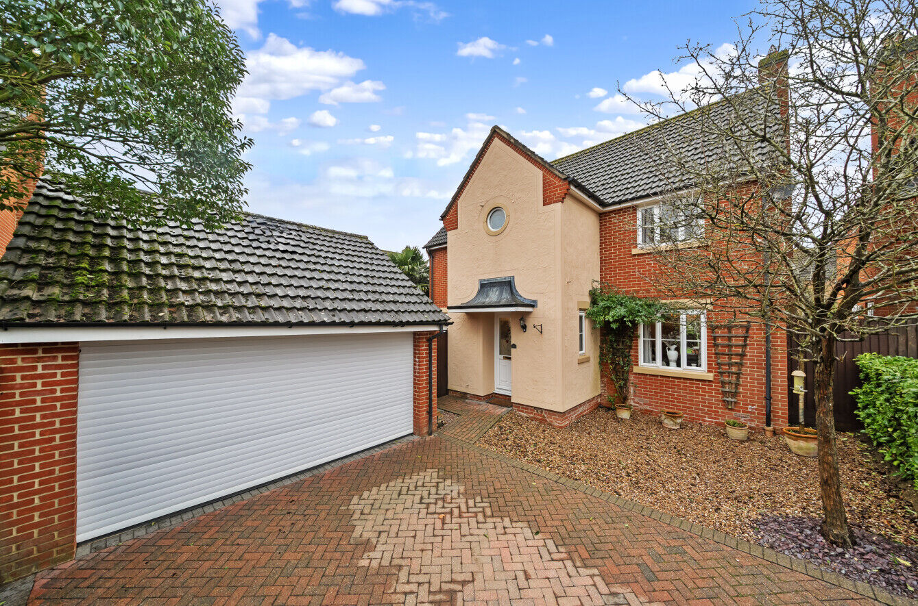 4 bedroom detached house for sale Cypress Court, Dunmow, CM6, main image