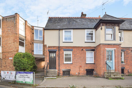 3 bedroom end terraced house to rent, Available now