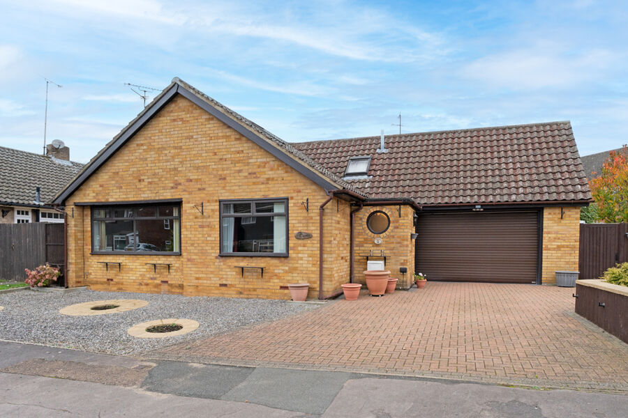 2 bedroom detached bungalow for sale