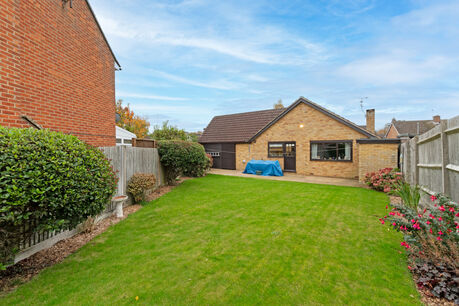 2 bedroom detached bungalow for sale