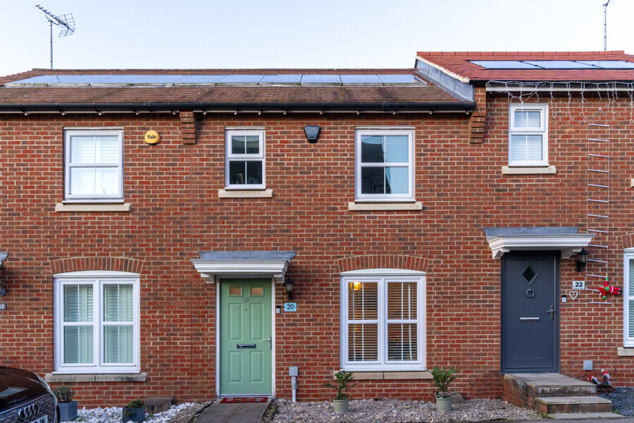 2 bedroom mid terraced house for sale