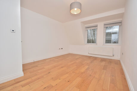 2 bedroom  flat to rent, Available unfurnished from 24/01/2025