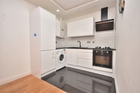 2 bedroom  flat to rent, Available unfurnished from 24/01/2025