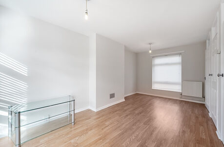 Flat to rent, Available unfurnished from 31/01/2025