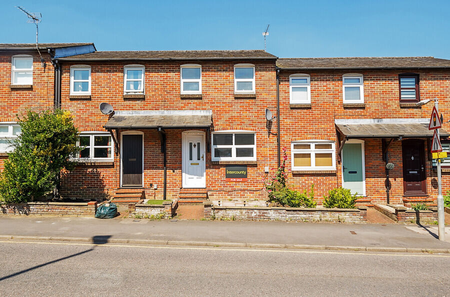 2 bedroom mid terraced house to rent, Available from 07/02/2025