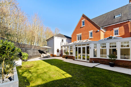 6 bedroom detached house for sale