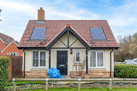 2 bedroom detached bungalow for sale