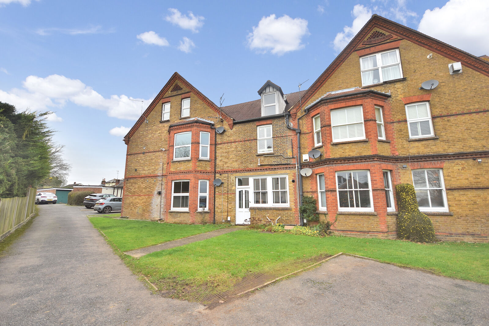 3 bedroom  flat for sale Chantry Mount, Bishop's Stortford, CM23, main image