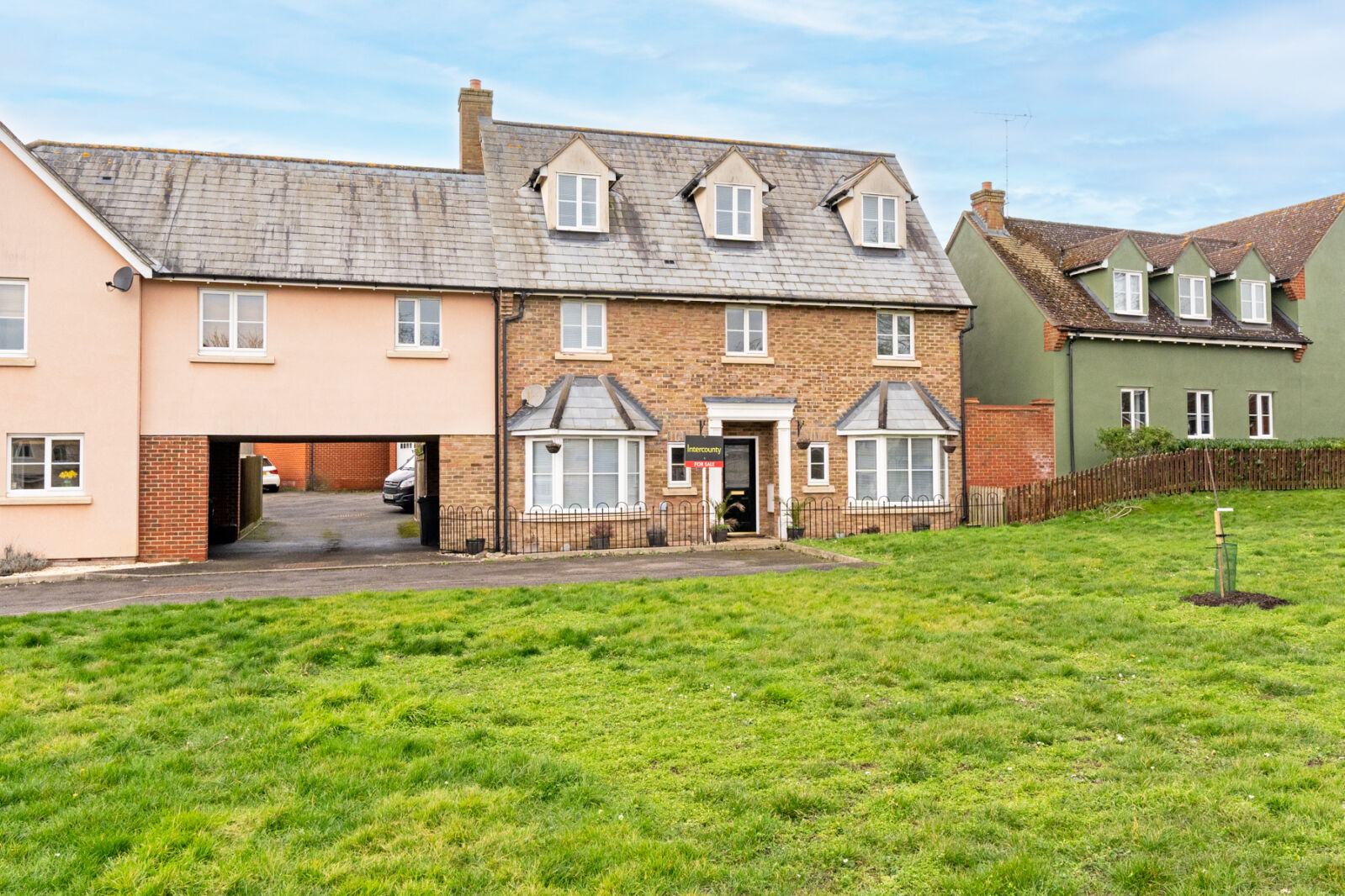 6 bedroom link detached house for sale Mandeville Walk, Dunmow, CM6, main image