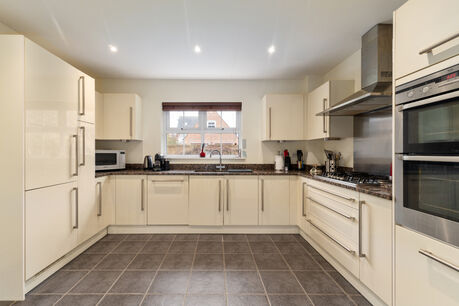 5 bedroom detached house to rent, Available unfurnished from 18/03/2025